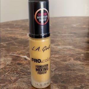 L.A. Girl Pro color Foundation Mixing Pigment